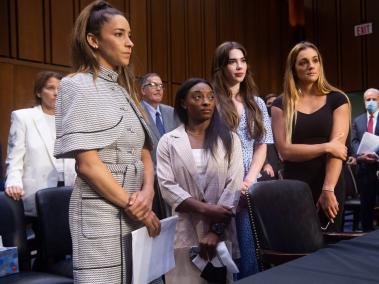Aly Raisman, Simone Biles, McKayla Maroney y Maggie
Nichols, tras testificar en el Senado de EE. UU