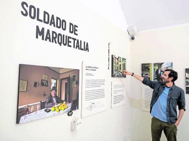 Tanto el libro como la muestra que se exhibe hasta finales de este año en la Casa Sámago, una de las sedes del Museo de Bogotá situada en el barrio La Candelaria, son una instantánea de la capital.