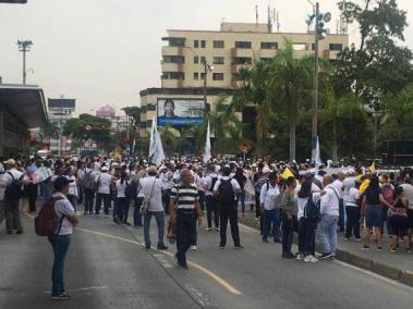Movilización hacia el Hospital Universitario del Valle, por la calle Quinta.