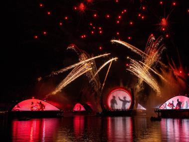Espectáculo Harmonious, que se estrena hoy como parte de las celebraciones del 50 cumpleaños de Walt Disney World en el parque temático Epcot, en Lake Buena Vista, Florida.