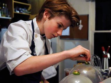 A los 10 años, Flynn transformaba su salón de clases en un club gastronómico. Al alcanzar la fama, busca desafiar las jerarquías del mundo culinario. Vea el documental online en EL TIEMPO PLAY