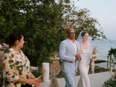 Meadow Walker y Vin Diesel en la ceremonia junto al mar.