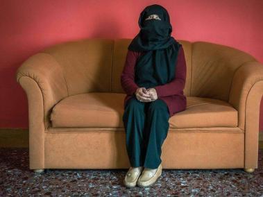 La jueza Sana en su casa temporal en Grecia. Ella dice que nunca dejará de luchar por los derechos de las mujeres en Afganistán.