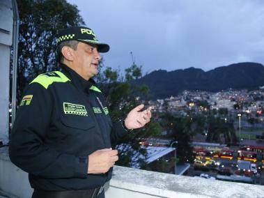 El brigadier general Eliécer Camacho, comandante de la Policía Metropolitana, desde el comando principal, en el centro de Bogotá.