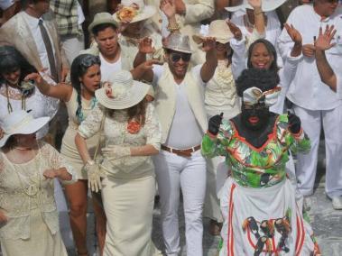 En la isla de La Palma, cada año se festeja el retorno de los migrantes canarios desde Cuba. La fiesta se conoce como el Carnaval de los Indianos.