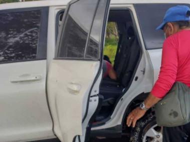 Esta fue la camioneta atacada en el departamento de Arauca el 24 de octubre. La hija del excombatiente resultó herida tras los hechos.
