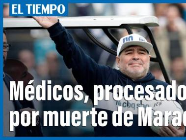 Siete profesionales de la medicina procesados por la muerte del ídolo Diego Maradona cumplieron el lunes un trámite de rutina de la fiscalía fichando fotos y huellas dactilares en Argentina.