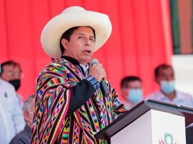 El presidente peruano Pedro Castillo entregando un informe sobre sus primeros 100 días en el cargo en Ayacucho, en el centro de Perú, el 10 de noviembre de 2021.