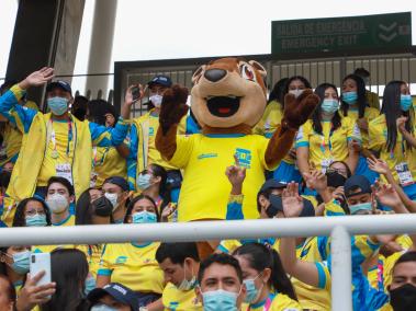 El grupo de voluntarios fue presentado en el estadio Pascual Guerrero.