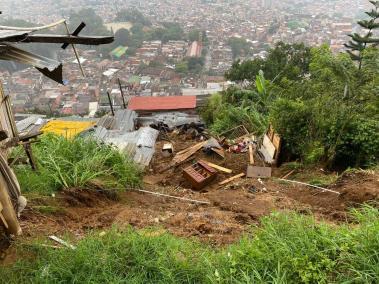 El Cuerpo Oficial de Bomberos Medellín atendió el incidente en San José La Cima, nororiente de Medellín