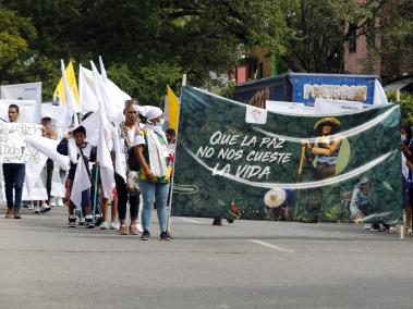 Con movilización y feria de emprendimiento, Medellín conmemora los cinco años del Acuerdo de Paz. Una movilización por la vida y la defensa de los acuerdos por parte de los firmantes de la Paz, provenientes de cinco departamentos, y otros ciudadanos que marcharon desde el parque de Los Deseos hasta el Centro Administrativo La Alpujarra.