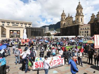 Manifestantes llegaron a la Plaza de Bolívar, centro de Bogotá.