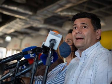 El líder opositor Freddy Superlano anunció este lunes que lanzará al hasta ahora concejal Sergio Garrido como candidato a la Gobernación de Barinas.