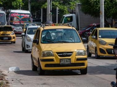 Los taxistas piden un pico y placa integral con vehículos particulares.