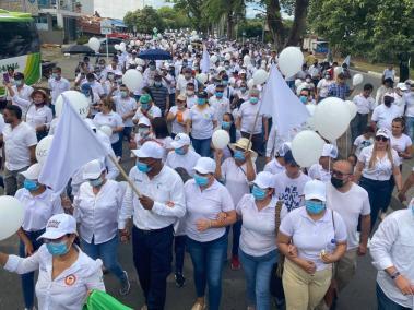 Habitantes de Saravena salieron masivamente a las calles el viernes para rechazar los actos de violencia en la zona.