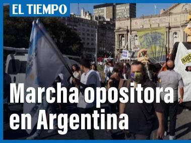 Alrededor de un millar de opositores al gobierno argentino se manifestaron este jueves frente a los Tribunales, en apoyo a la Corte Suprema