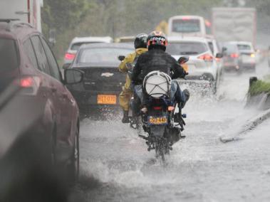 Por las lluvias se registran inundaciones en las calles.