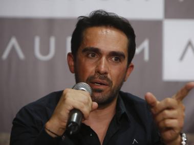 El exciclista español Alberto Contador habló durante una rueda de prensa sobre Egan y del ciclismo colombiano.