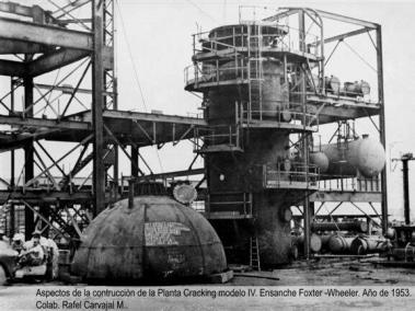 Construcción de la planta Cracking modelo IV en 1953 en la refinería de Barrancabermeja.