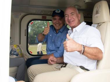 El presidente Iván Duque y el fundador de Amazon, Jeff Bezos.