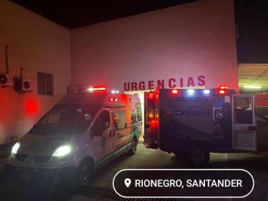 Se accidenta vehículo donde iban 24 soldados en Santander