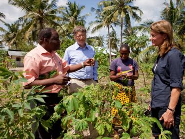 La Alianza para una Revolución Verde en África ha sido una de las mayores ambiciones de la Fundación Bill y Melinda Gates (izq.). Sin embargo, las metas que se propusieron hace una década no han surtido efecto.
