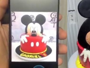 La familia usó una fotografía de Micky Mouse como referencia.