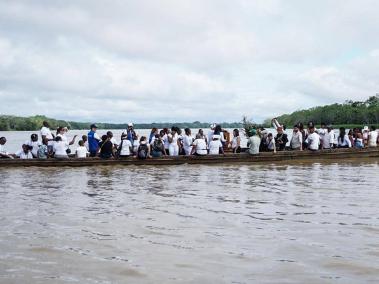 El corto recorrido del río Bojayá, que nace en Charco Gallo, en la Serranía del Baudó, termina en las aguas del Atrato.