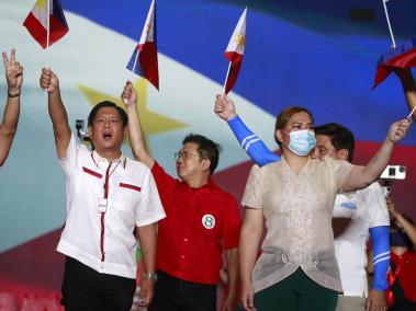 El candidato presidencial Ferdinand 'Bongbong' Marcos Junior y su candidata vicepresidencial Sara Duterte-Carpio.