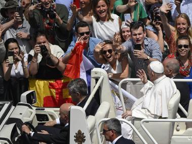 Pope Francis greets faithfuls during a Holy Mass and Canonization of ten Blessed in Saint Peter's Square, Vatican City, 15 May 2022.