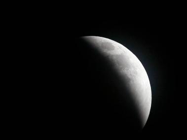 Con un cielo despejado, en Colombia se pudo ver el evento astronómico en fase parcial desde las 9:32 de la noche. El inicio de la fase total fue a las 10:32 p. m., momento en el que la Luna se tornó de un tono rojizo, y finalizó hacia las 11:52 p. m.
