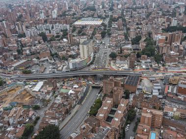 El intercambio vial de Colombia con la 80 supera el 80 % de avance y no ha tenido problemas