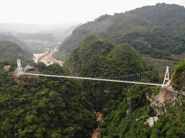 El puente fue construido con el fin de impulsar nuevamente el turismo en la región.