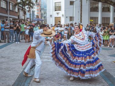 El baile del sanjuanero es una tradición. Sus pasos y características, así como los trajes de los bailarines, son patrimonio.