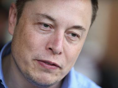 La hija de Elon Musk pidió que no lo relacionaran con su padre biológico.