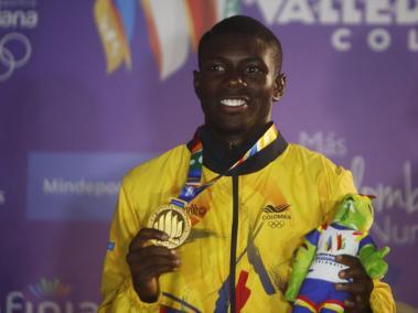 Yuberjen Martínez muestra su tercer oro en la historia de los Juegos Bolivarianos.