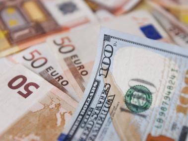 El euro cotizó a 0,9998 dólares pero después repuntó.