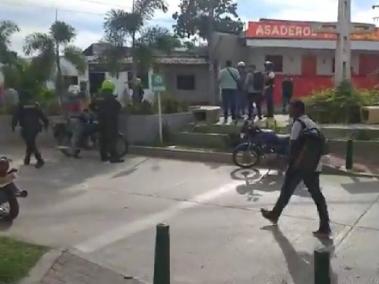 El atentado fue cometido contra el CAI del sector de la Cruz de Mayo en Sincelejo, pero las afectaciones se ocasionaron en un asadero de pollos, con saldo de 7 civiles heridos