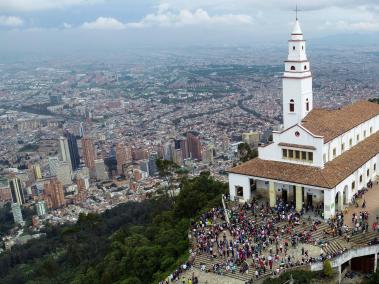 La imponente iglesia ubicada en el cerro de Monserrate, ha resistido a tres terremotos entre los años 1743 y 1827. A diferencia de la iglesia de Guadalupe en el cerro continuo que se a derrumbado en las tres ocaciones.