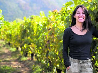 Noelia Orts, que estudió viticultura y enología en Valencia (España), vive hace 12 años en Chile y hace los vinos prémium de Emiliana: Signos de Origen, Coyam y Gê.