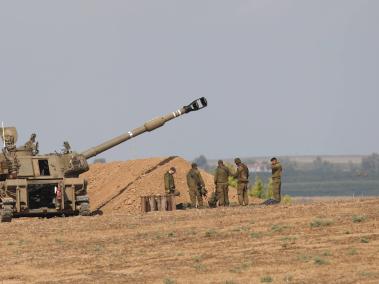 Soldados israelíes de artillería cerca de la frontera con Gaza, en el sur de Israel.