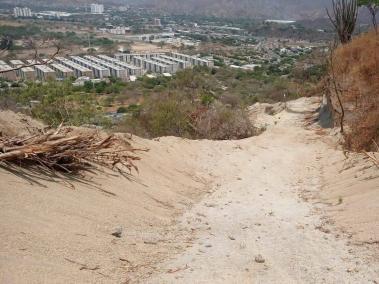 La carretera estaba siendo levantada en el Cerro El Yucal.