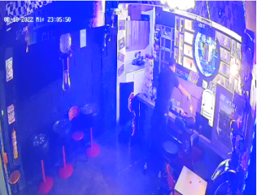 Imagen de ataque de sicarios en bar en Cali