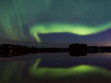 La aurora boreal o luces del norte son visibles desde países como Suecia.