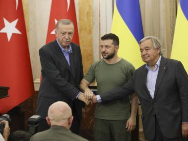 Reunión entre los mandatarios de Ucrania y Turquía junto al jefe de la ONU.