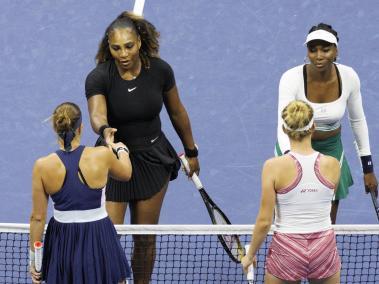 Venus y Serena Williams se despidieron del US Open en dobles.
