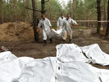 Cuerpos encontrados en Izium, Ucrania.