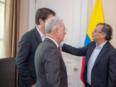 En el encuentro estuvo presente también el senador Miguel Uribe.