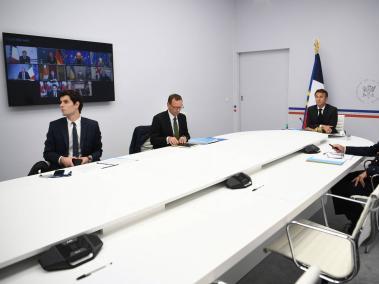 El presidente de Francia, Emmanuel Macron participa en una videoconferencia con los líderes del G7.