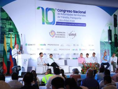 El ministro de Transporte, Guillermo Reyes, durante el evento en Cartagena en el que hizo el anuncio.